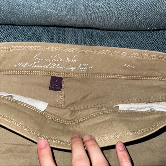 Gloria Vanderbilt Khaki Slimming Capris - Picture 2 of 2